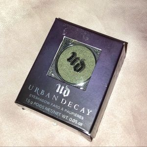 URBAN DECAY EYESHADOW IN "BENDER"
